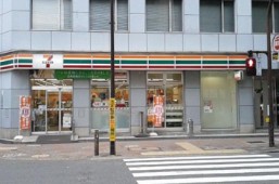 コンビニ　セブンイレブン（コンビニ）まで70m