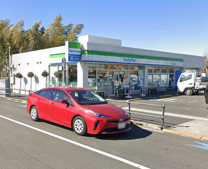 コンビニ　ファミリーマート（コンビニ）まで160m
