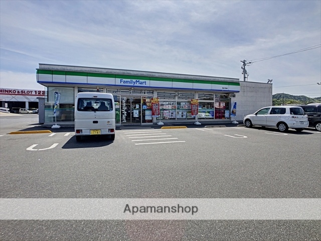コンビニ　ファミリーマート平島店（コンビニ）まで587m