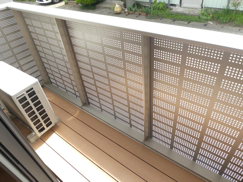 バルコニー　同物件102号室の写真です。