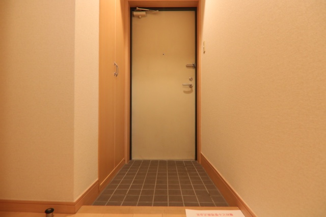 玄関　※別室の参考写真の為、現況優先です。