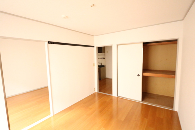 その他部屋・スペース　☆洋室６帖のお部屋が３部屋☆