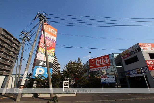 ショッピングセンター　ザ・ビッグ豊平店（ショッピングセンター）まで450m