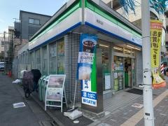 コンビニ　ファミリーマート経堂北店（コンビニ）まで304m