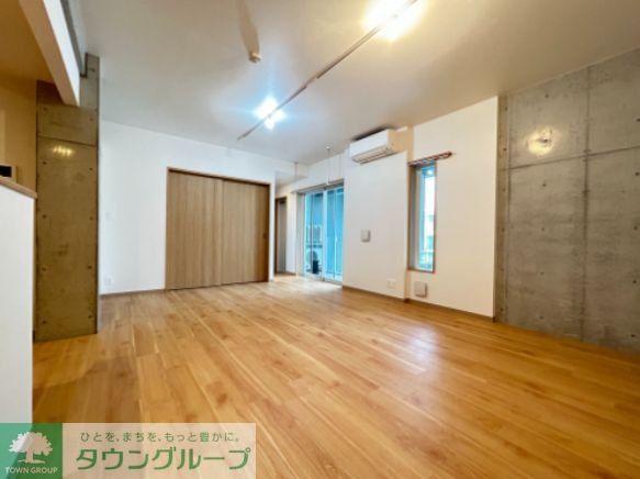 ベルメゾン中村橋ノース NEの居間写真