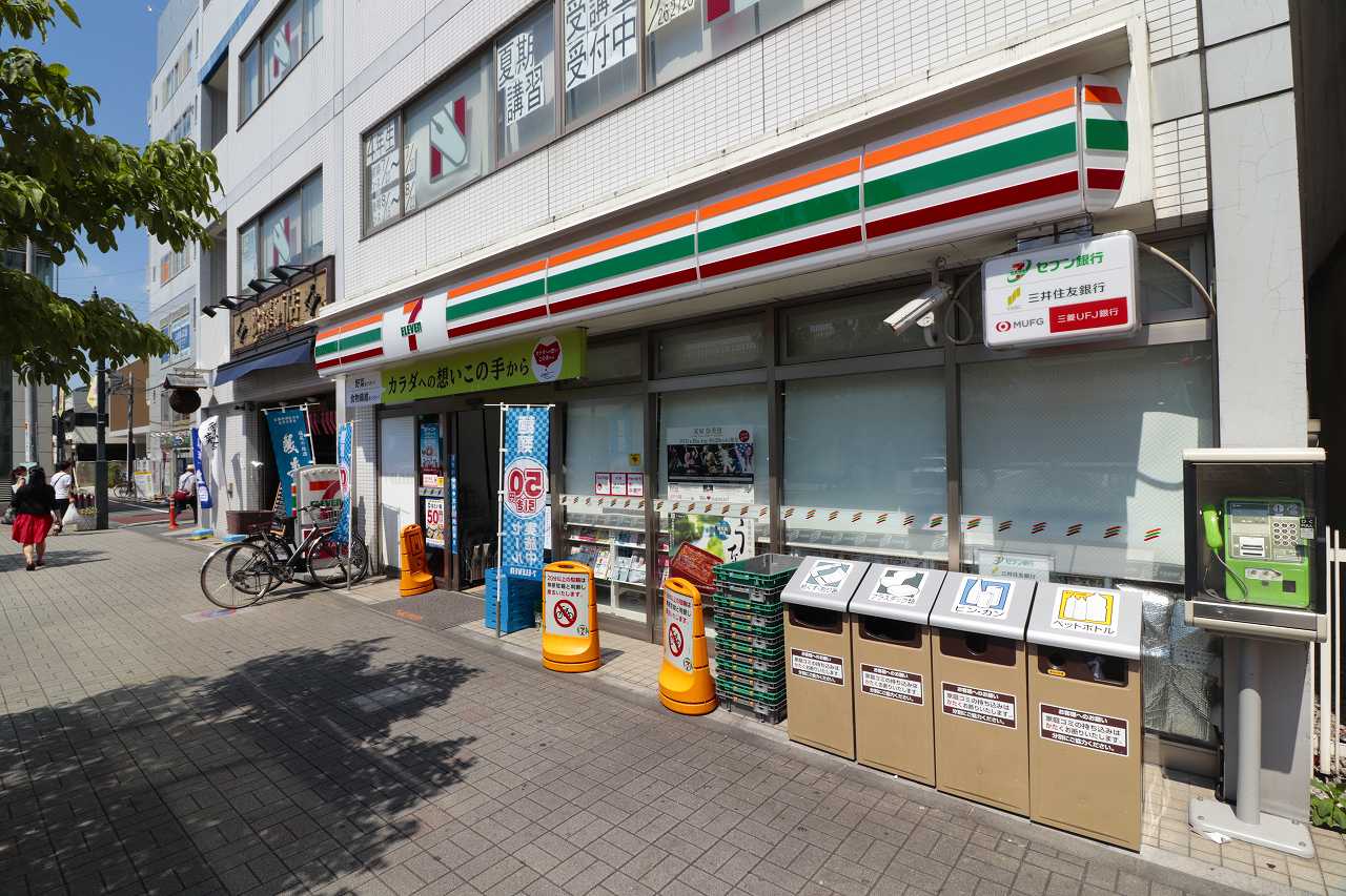 コンビニ　セブンイレブン（コンビニ）まで640m