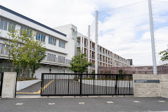 中学校　志茂田中学校（中学校）まで696m
