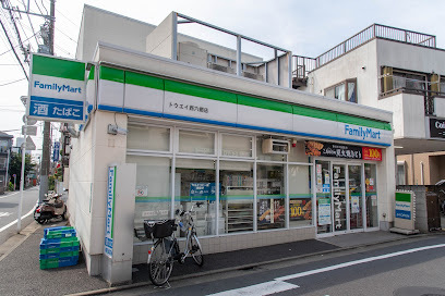 コンビニ　ファミリーマートトウエイ西六郷店（コンビニ）まで408m