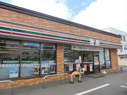 コンビニ　セブンイレブン札幌北11条東3丁目店（コンビニ）まで295m