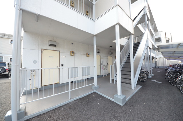 エントランス　★共用部分もしっかりお手入れされています★