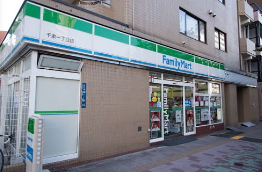 コンビニ　ファミリーマート 千束一丁目店（コンビニ）まで142m