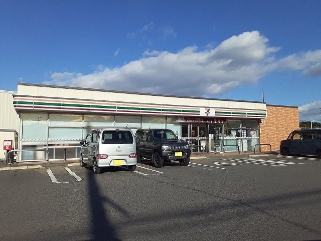 コンビニ　セブンイレブン（コンビニ）まで579m