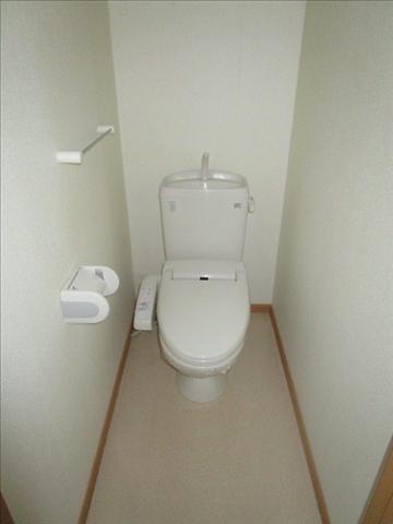 トイレ　トイレです。温水洗浄便座付き！
