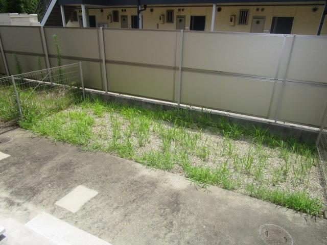 バルコニー　ベランダです。庭付きですよ！