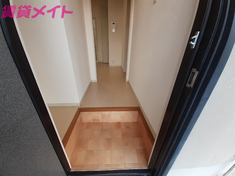 玄関　同物件別部屋の写真です