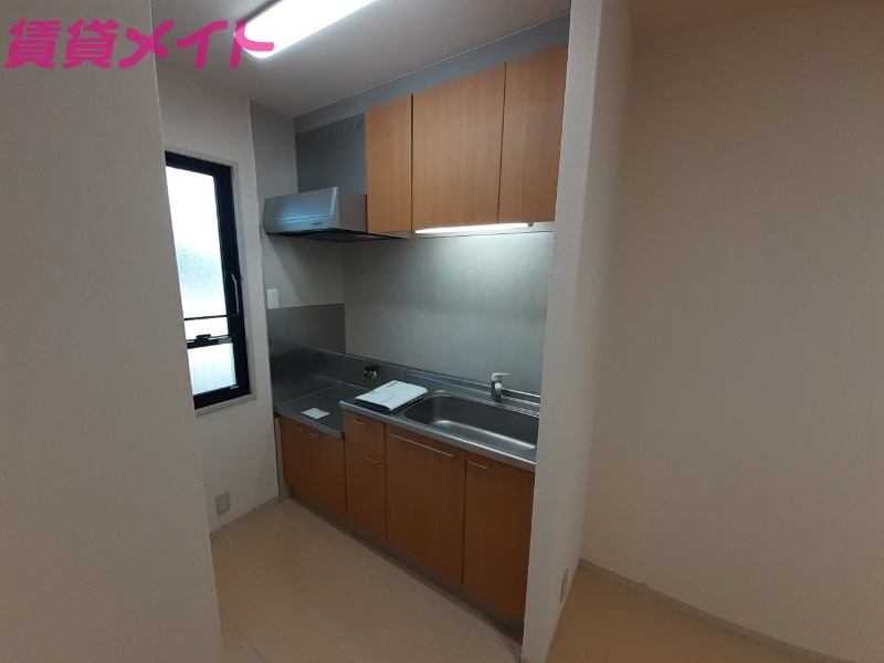 キッチン　同物件別部屋の写真です
