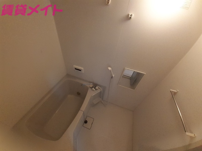 バス・シャワールーム　同物件別部屋の写真です