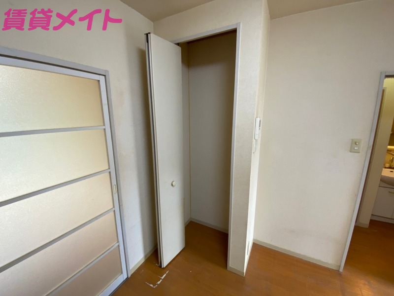収納　同物件別部屋の写真です
