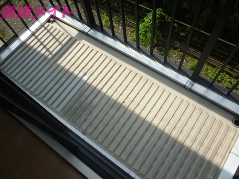 バルコニー　同物件別部屋の写真です