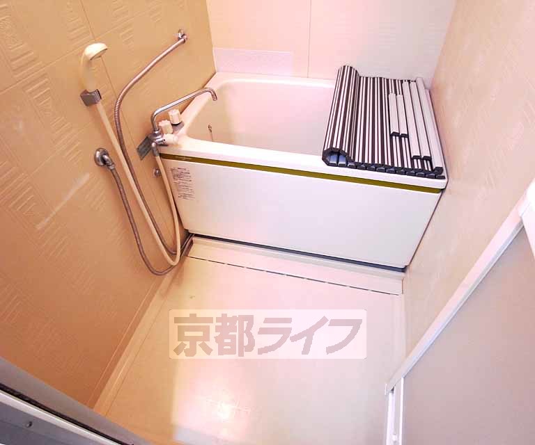 バス・シャワールーム　きれいなバスルームです。