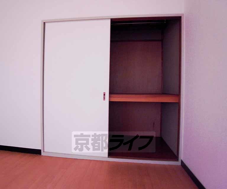 収納　上下に仕切られており、大量収納が可能です。