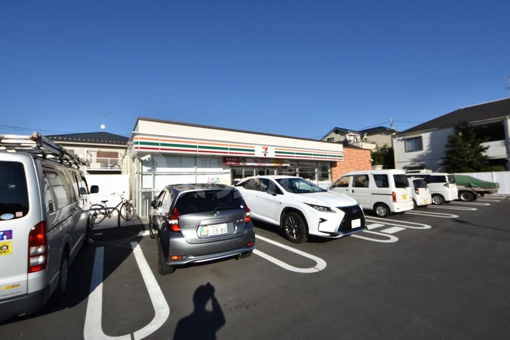 コンビニ　セブンイレブン市川総合病院前店（コンビニ）まで690m