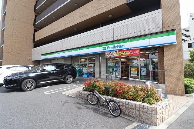 コンビニ　ファミリーマート 本庄西二丁目店（コンビニ）まで378m