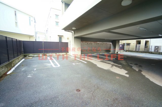 駐車場　駐車場に車を止められます