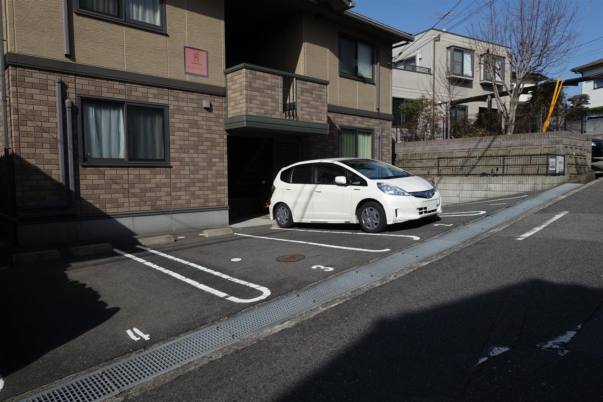 駐車場　二重白線で乗り降りしやすい駐車場♪