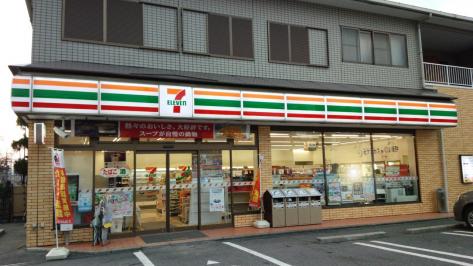 コンビニ　セブンイレブン（コンビニ）まで438m