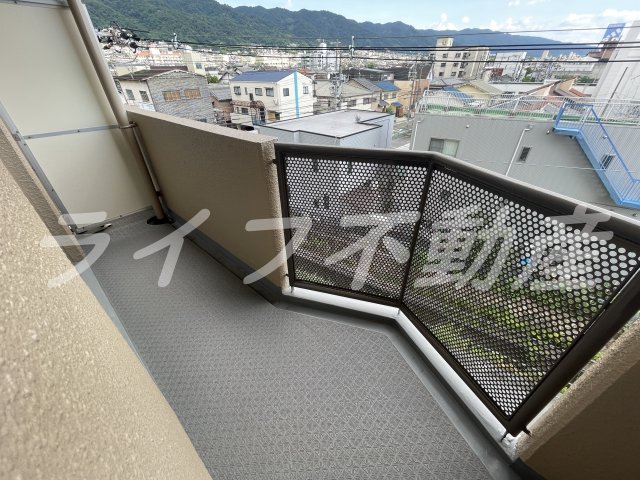 バルコニー　開放的で明るい空間を演出してくれるバルコニーです