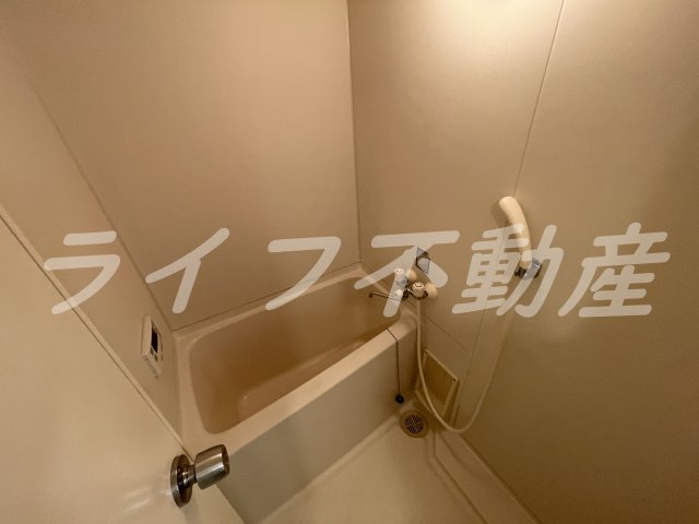 バス・シャワールーム　コンパクトで使いやすいお風呂です