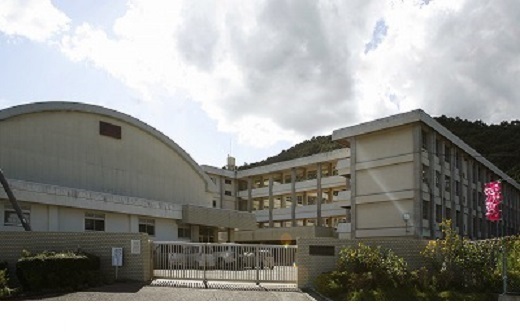 中学校　荘内中学校（中学校）まで700m