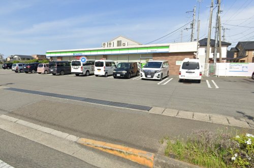 コンビニ　ファミリーマート 徳島北矢三町店（コンビニ）まで238m