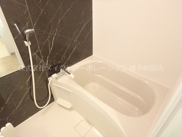 バス・シャワールーム　同物件、別部屋の写真です。