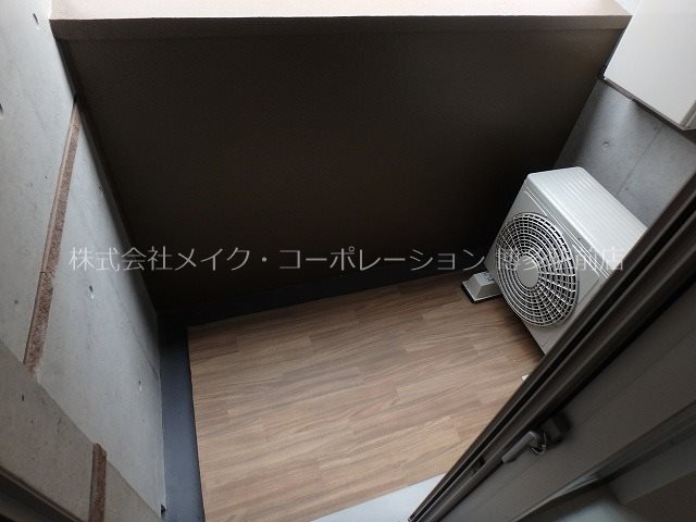 バルコニー　同物件、別部屋の写真です。