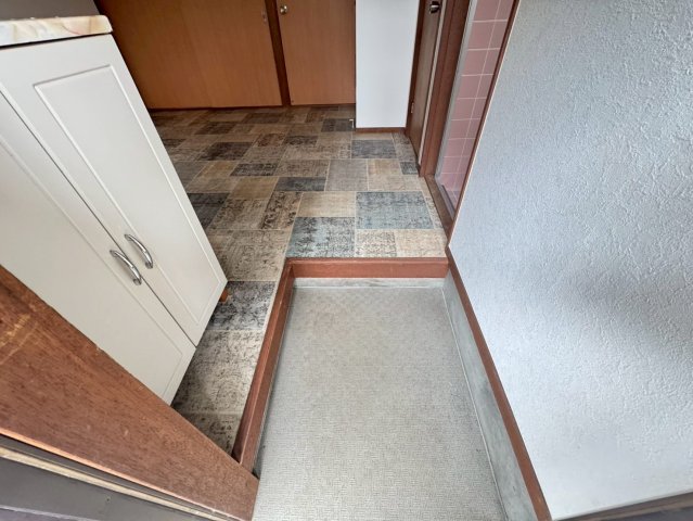 玄関　玄関開けた目線になります