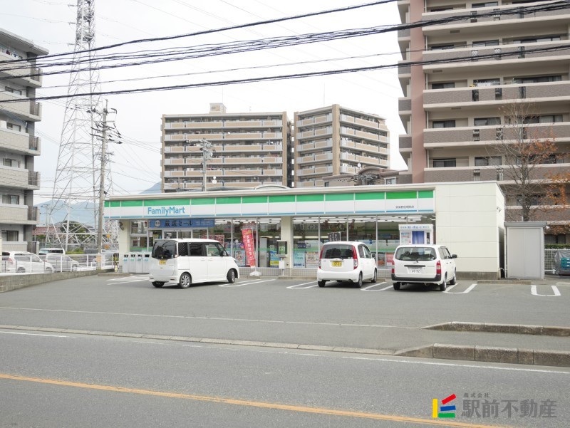 コンビニ　ファミリーマート筑紫野原田七丁目店（コンビニ）まで300m