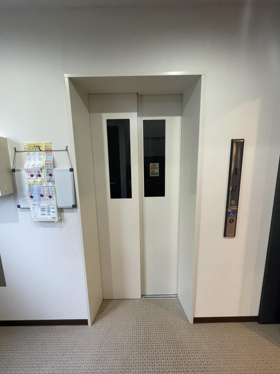 建物外観　1階エレベーター
