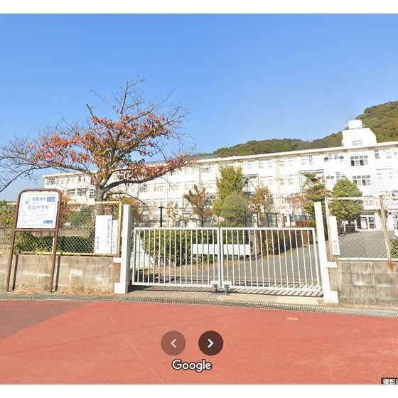 中学校　福岡市立長丘中学校（中学校）まで376m