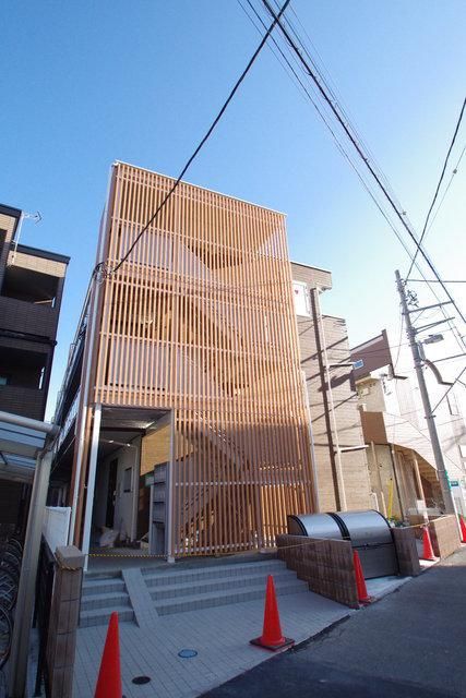 建物外観　★大通り沿いにある日当たり良好な建物★