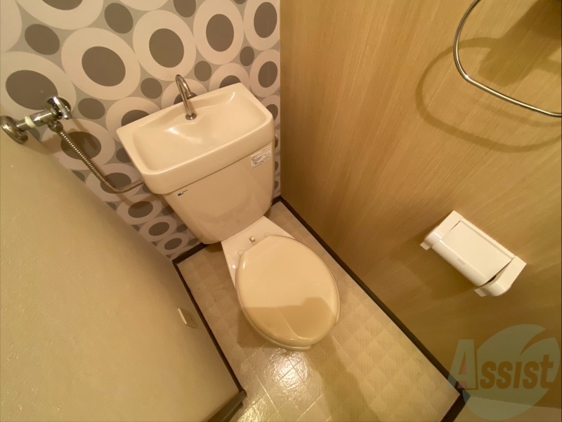 トイレ　こちらはトイレです。清潔感があり、安心して使用できます。