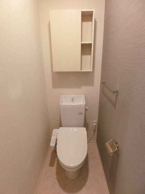トイレ　別号室の写真です。