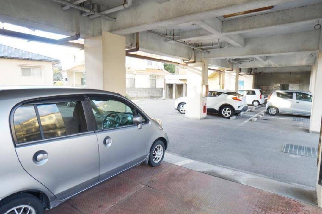 駐車場　駐車場