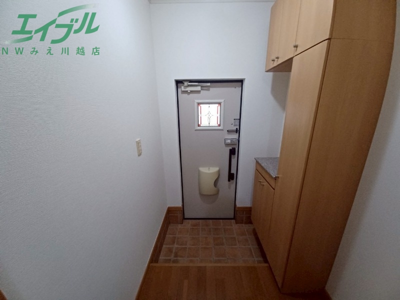 玄関　同物件別部屋反転タイプ