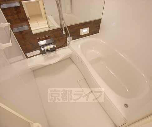 バス・シャワールーム　とってもオシャレな大きなお風呂です！