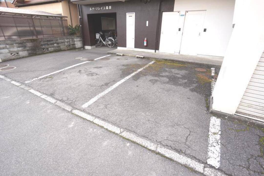 駐車場　駐車場