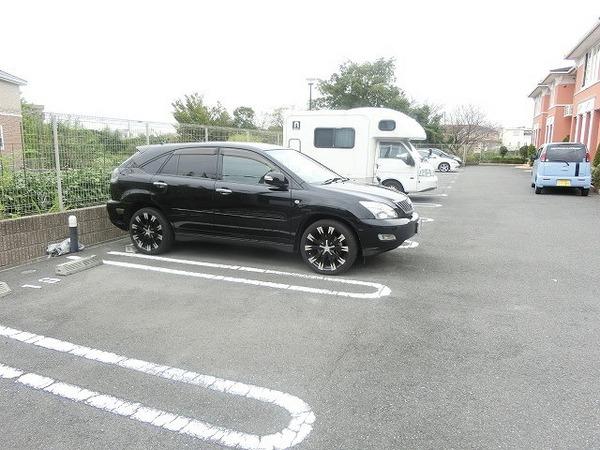 駐車場　敷地内駐車場！