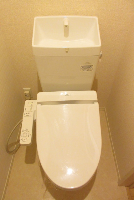 トイレ　温水洗浄便座