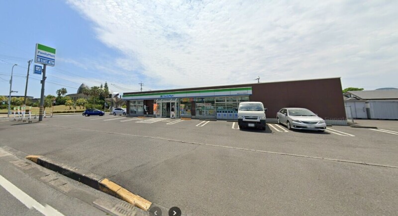 コンビニ　ファミリーマート指宿なのはな館前店（コンビニ）まで1012m